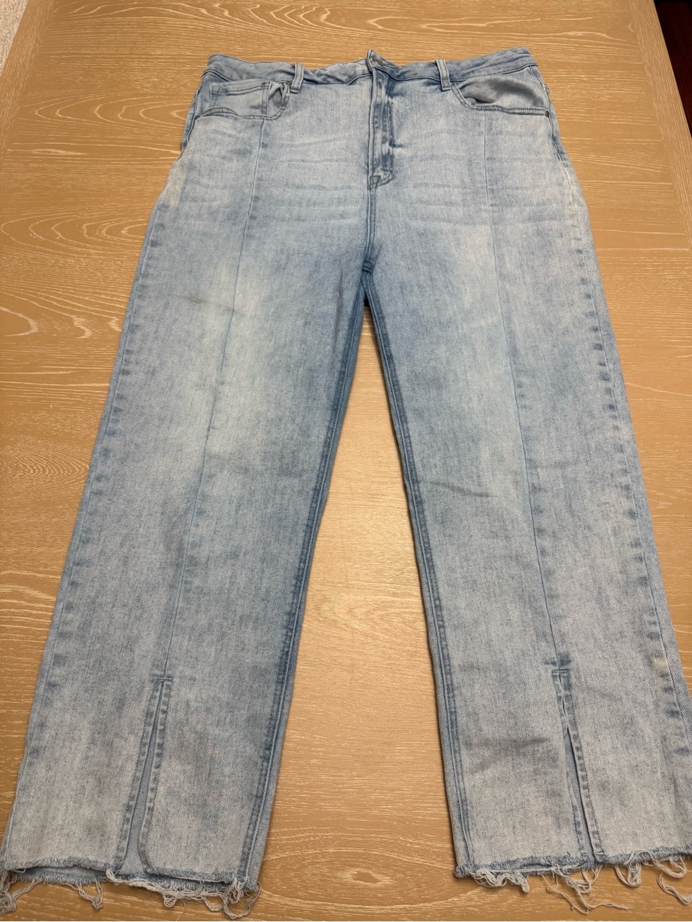 Light Blue Women's Wide-Leg Jeans with Frayed Hem